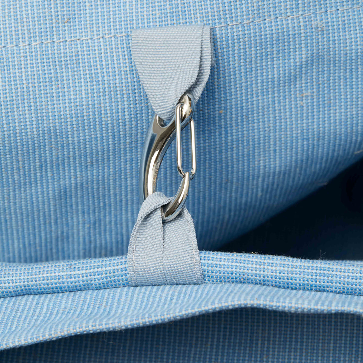 mood: Detailaufnahme des Karabiners