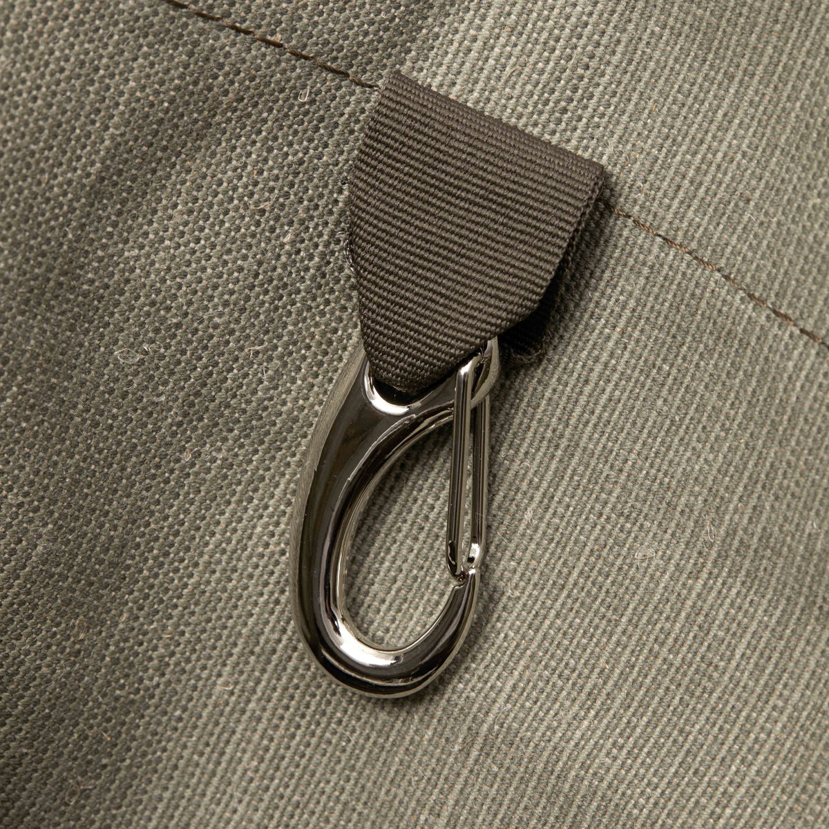 mood: Detailaufnahme des Karabiners