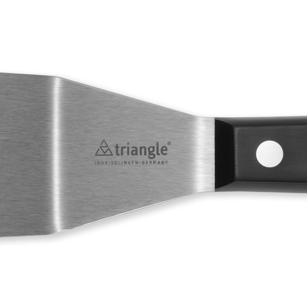 mood: Detailaufnahme des Logos von Triangle der Winkelpalette aus Edelstahl