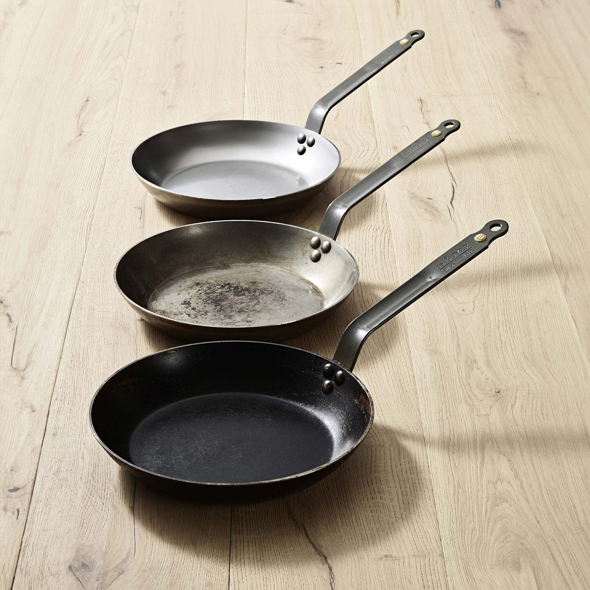 mood: de_buyer_mineral_b_bratpfanne_28cm_kohlenstoffstahl_entwicklung_bratpatina