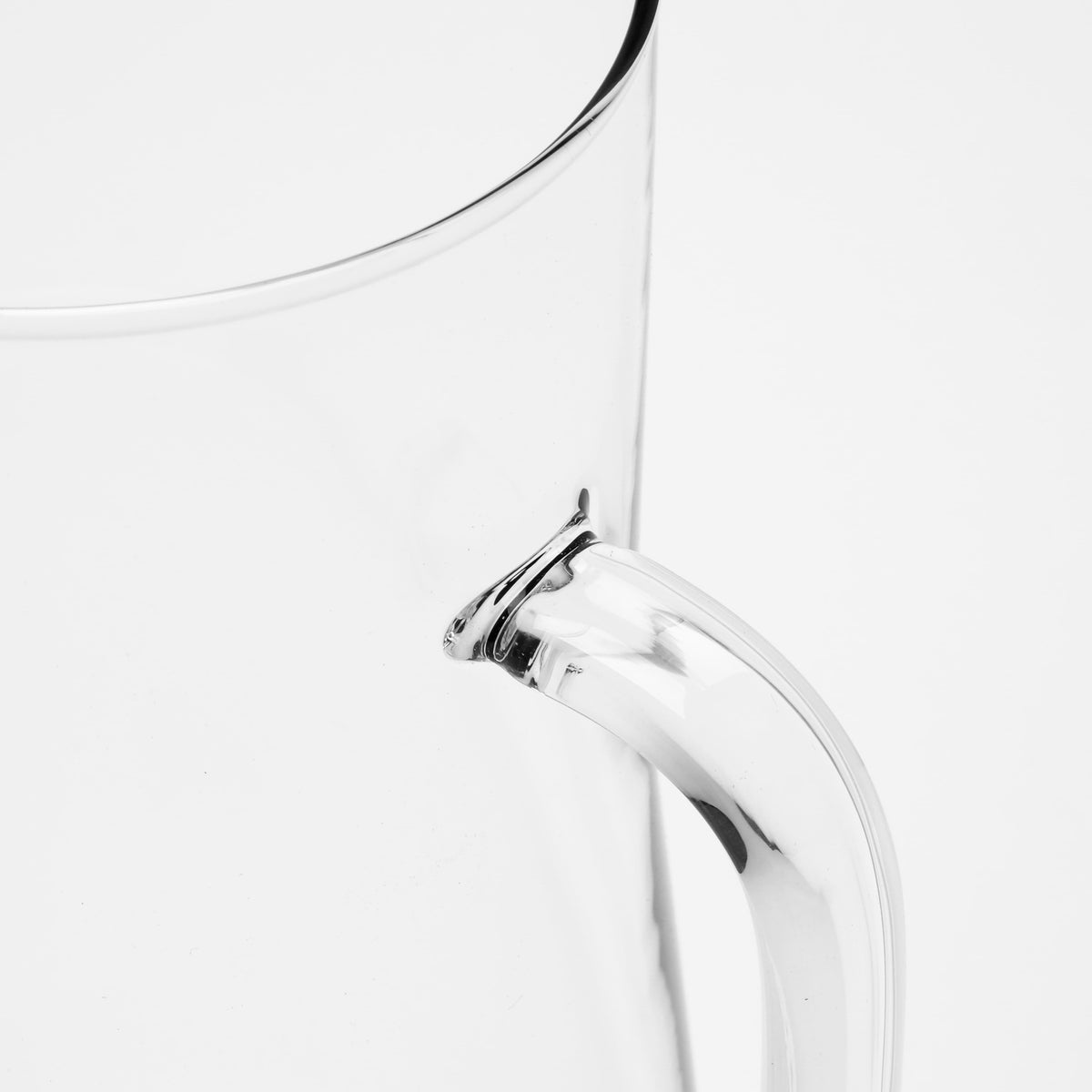 mood: Detailaufnahme des Griffes des Glaskrug aus Borosilikatglas 