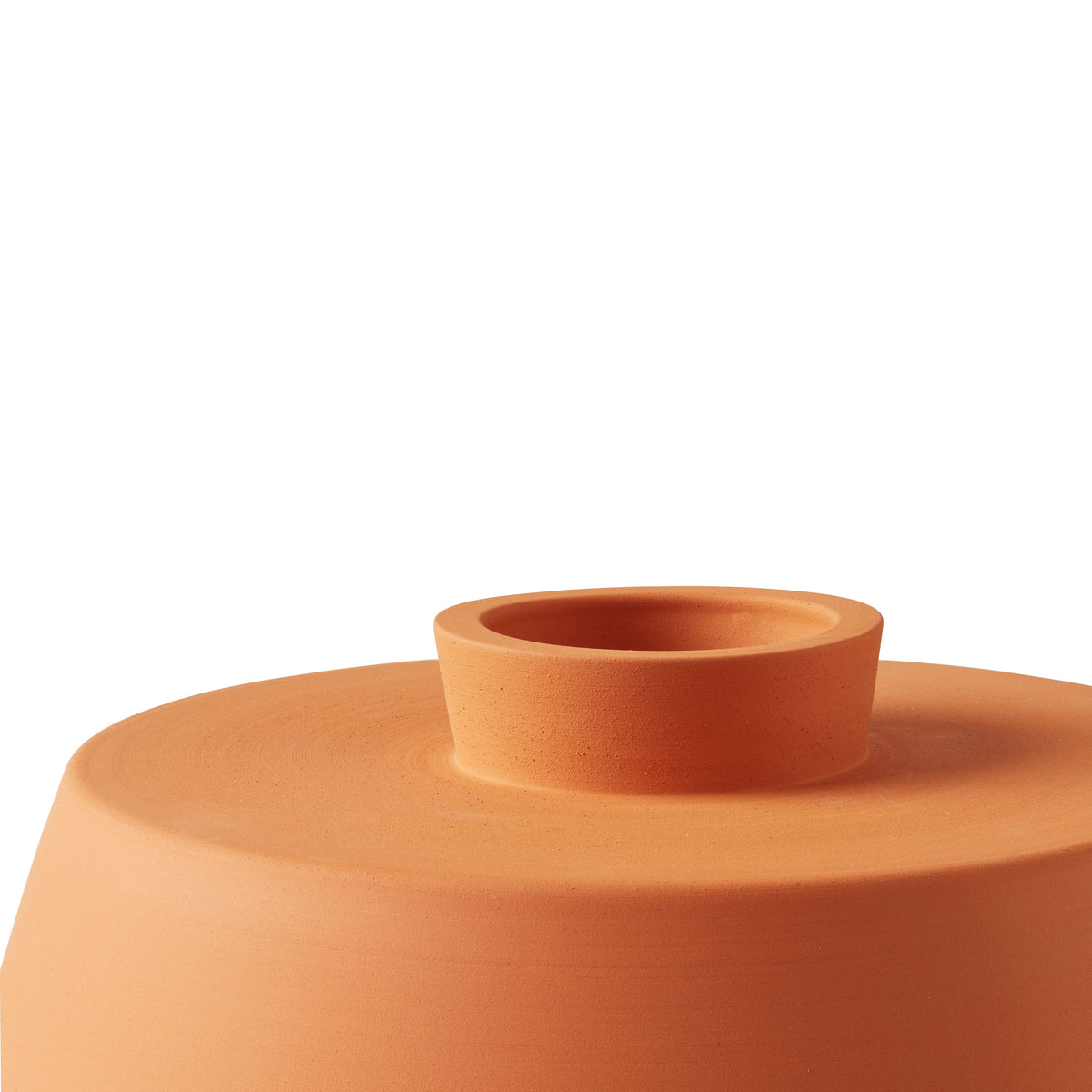 mood: Detailaufnahme des Deckelknopfes der Tajine aus Terrakotta von Laurin Schaub für Slow Goods 